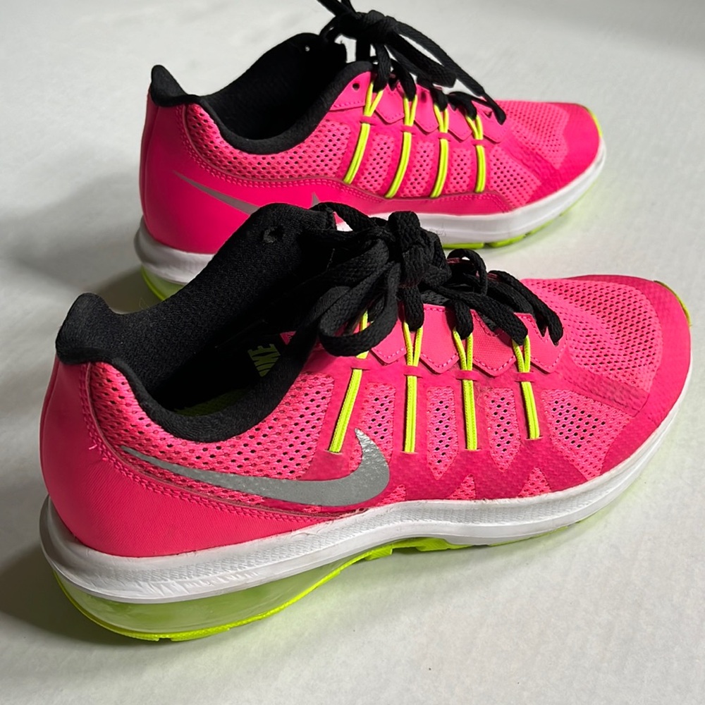 Nike max dynasty neon tennis